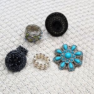 5 ADJUSTABLE SIZE STRETCH RINGS!
